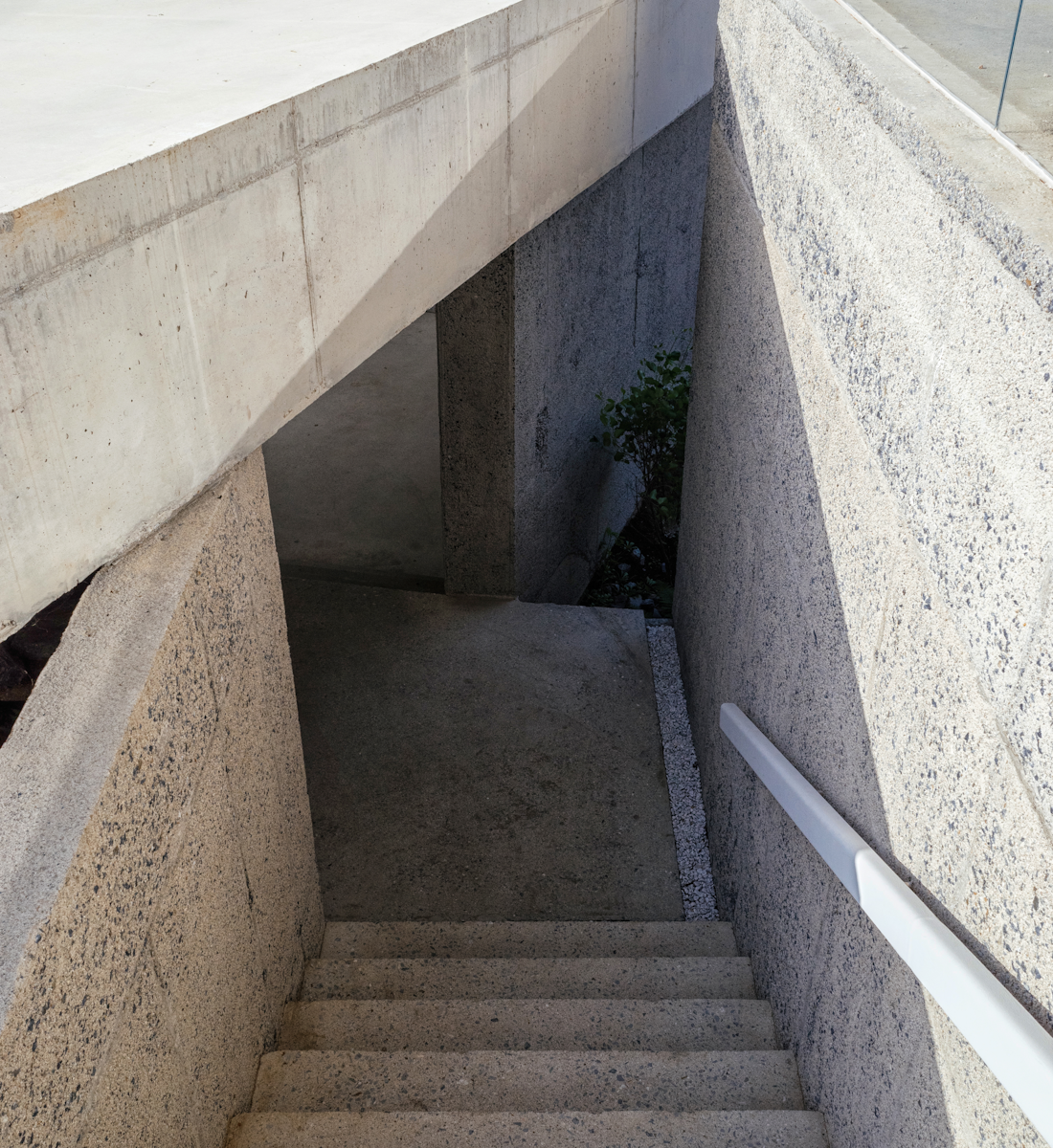 Concrete staircase photographed by rawkkim